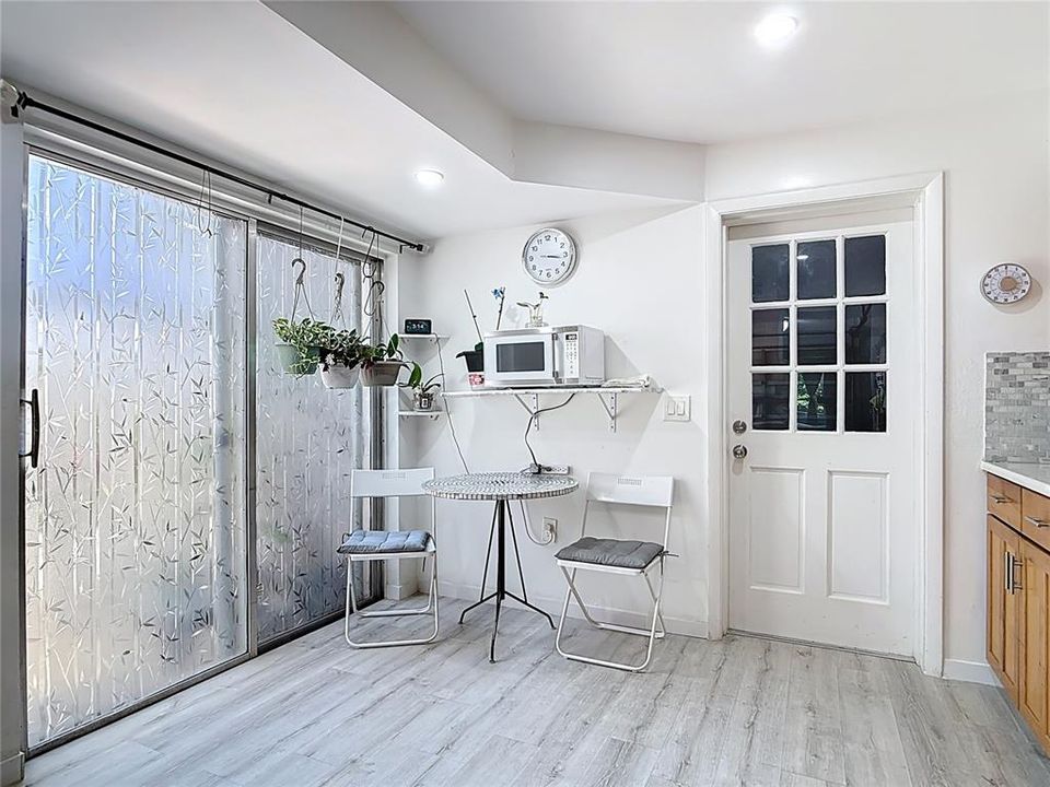 На продажу: $314,900 (3 спален, 2 ванн, 1564 Квадратных фут)