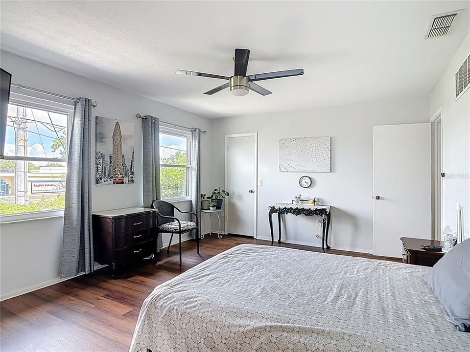 На продажу: $314,900 (3 спален, 2 ванн, 1564 Квадратных фут)