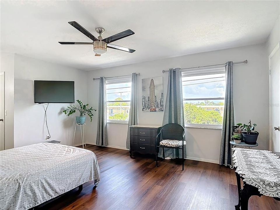 На продажу: $314,900 (3 спален, 2 ванн, 1564 Квадратных фут)