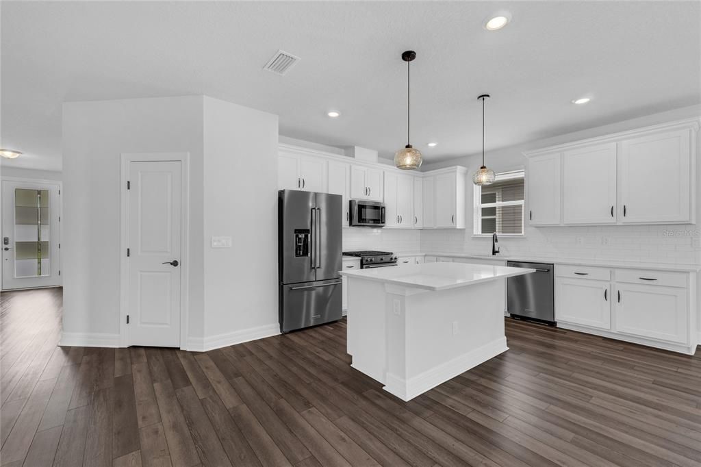 For Sale: $470,000 (3 beds, 2 baths, 2073 Square Feet)