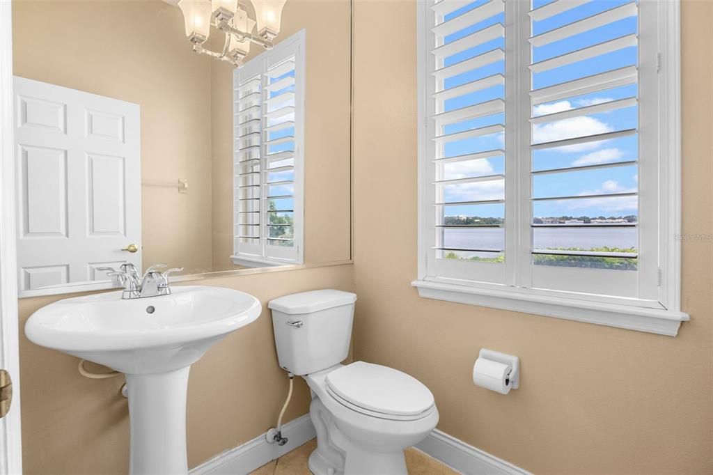 合同活跃: $584,900 (3 贝兹, 2 浴室, 2503 平方英尺)