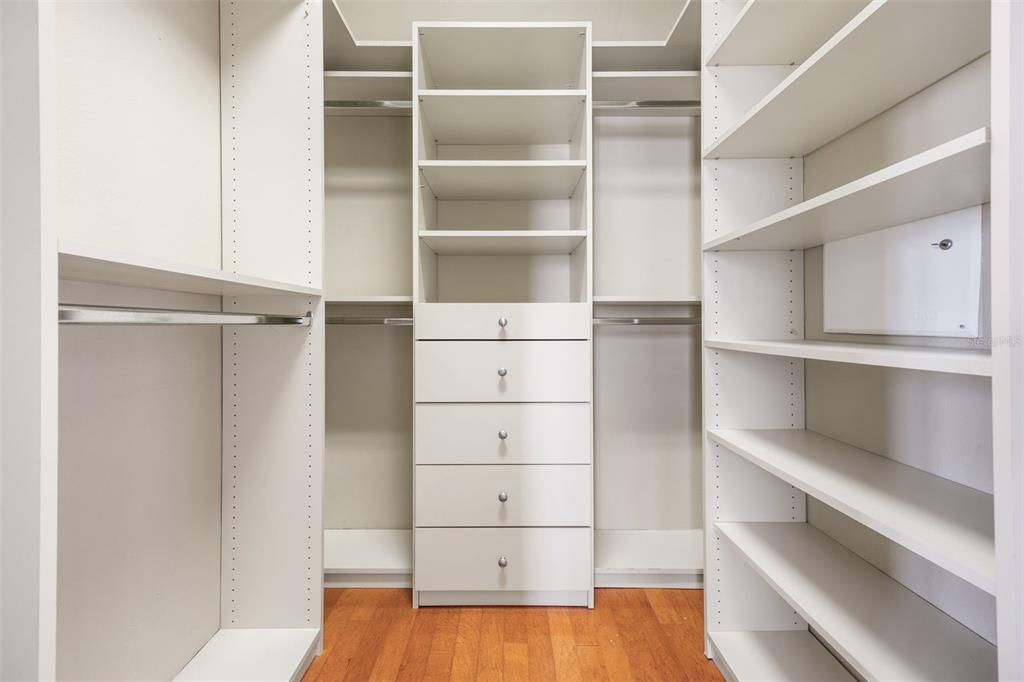 合同活跃: $584,900 (3 贝兹, 2 浴室, 2503 平方英尺)