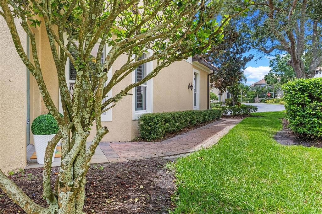 合同活跃: $584,900 (3 贝兹, 2 浴室, 2503 平方英尺)