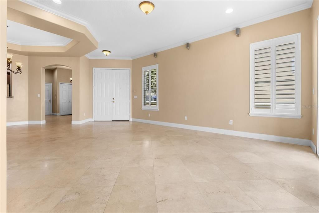 合同活跃: $584,900 (3 贝兹, 2 浴室, 2503 平方英尺)