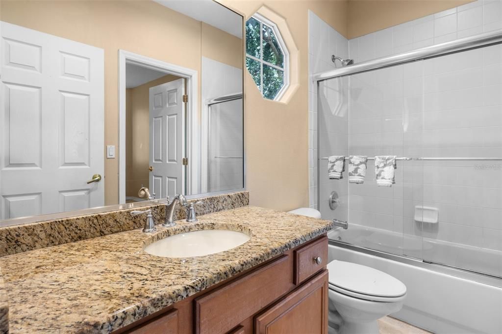 合同活跃: $584,900 (3 贝兹, 2 浴室, 2503 平方英尺)