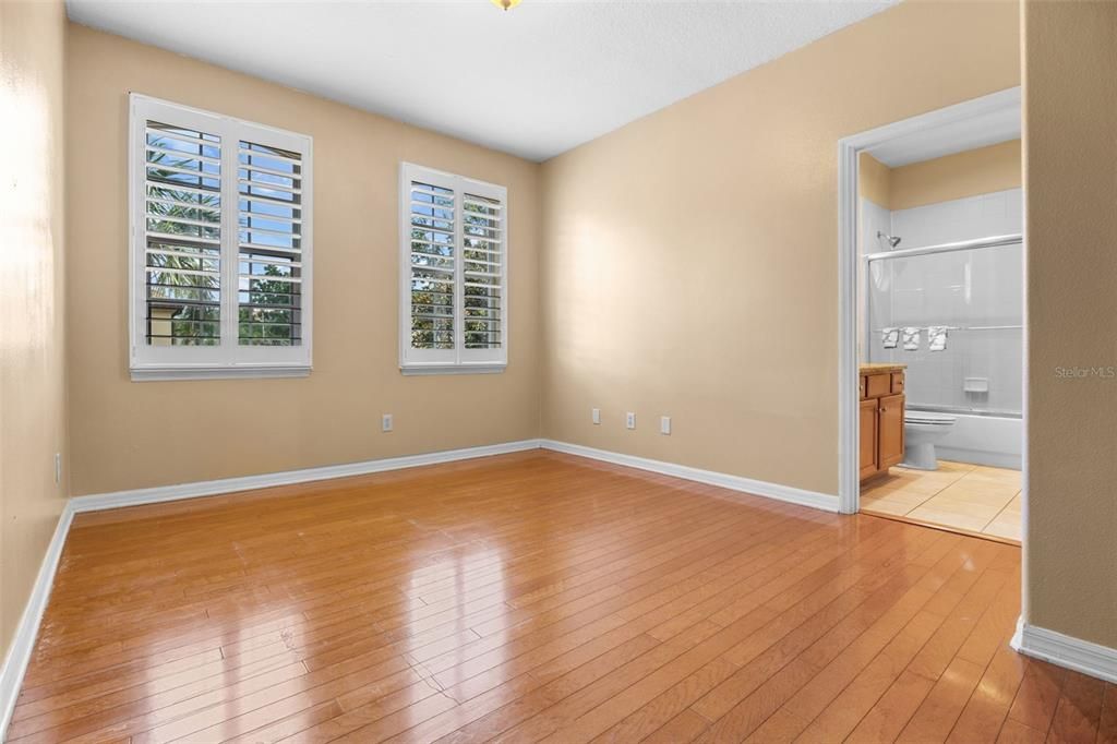 合同活跃: $584,900 (3 贝兹, 2 浴室, 2503 平方英尺)