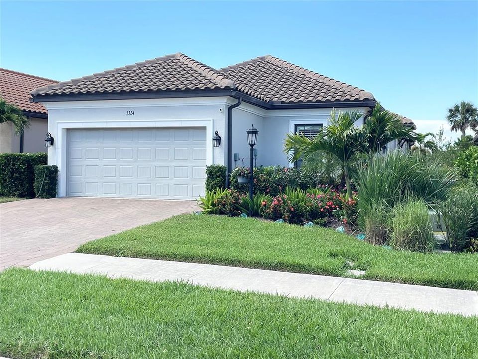 Недавно продано: $725,000 (3 спален, 2 ванн, 1918 Квадратных фут)