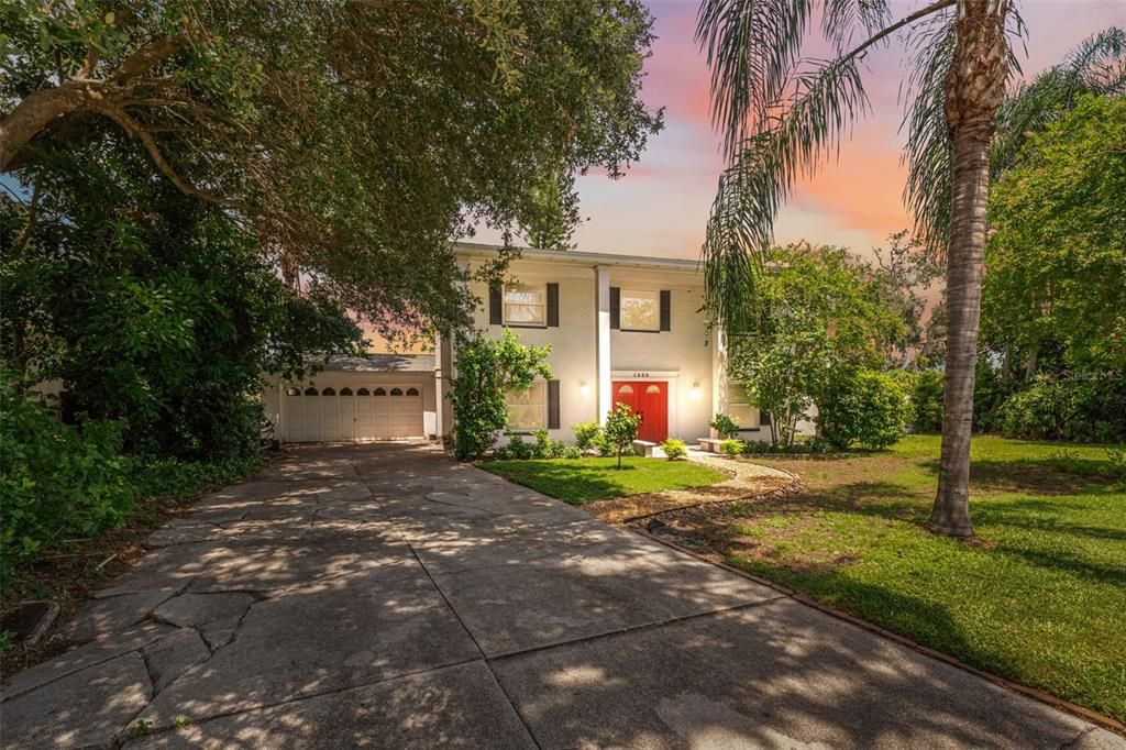 En Venta: $769,000 (5 camas, 3 baños, 2704 Pies cuadrados)