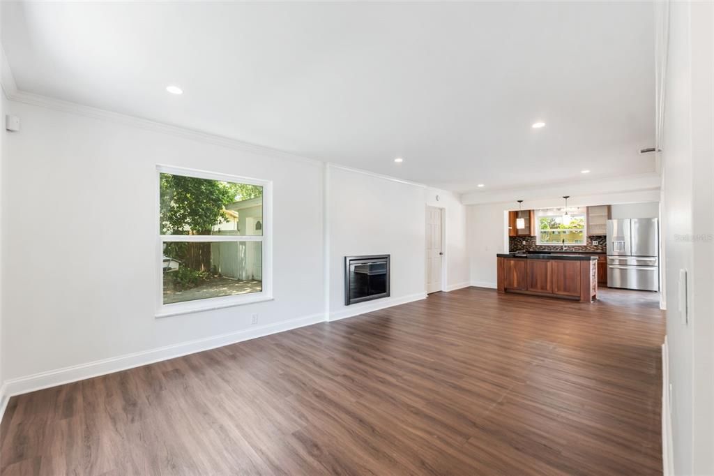 En Venta: $769,000 (5 camas, 3 baños, 2704 Pies cuadrados)