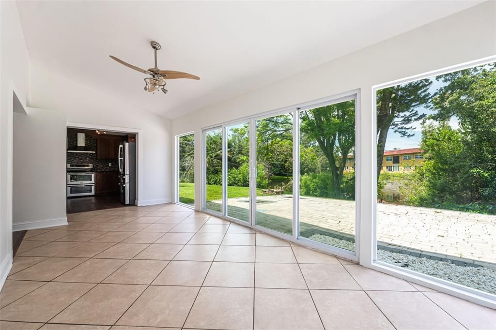 En Venta: $769,000 (5 camas, 3 baños, 2704 Pies cuadrados)