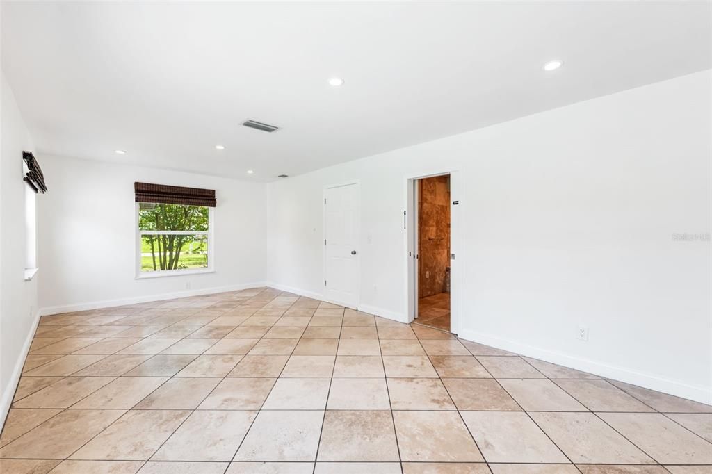 En Venta: $769,000 (5 camas, 3 baños, 2704 Pies cuadrados)