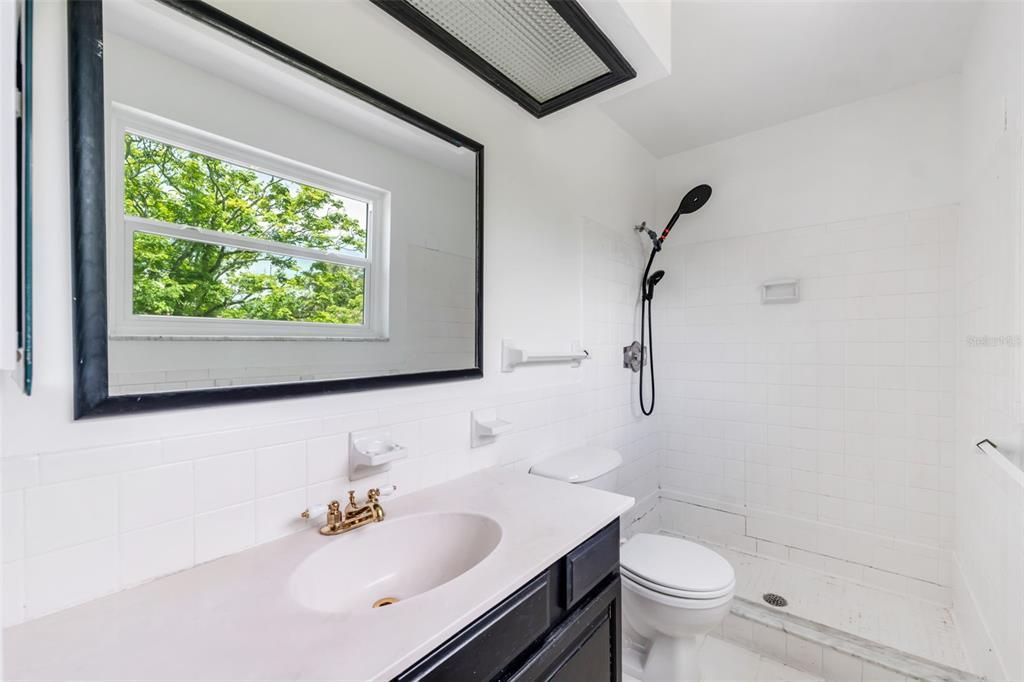 En Venta: $769,000 (5 camas, 3 baños, 2704 Pies cuadrados)