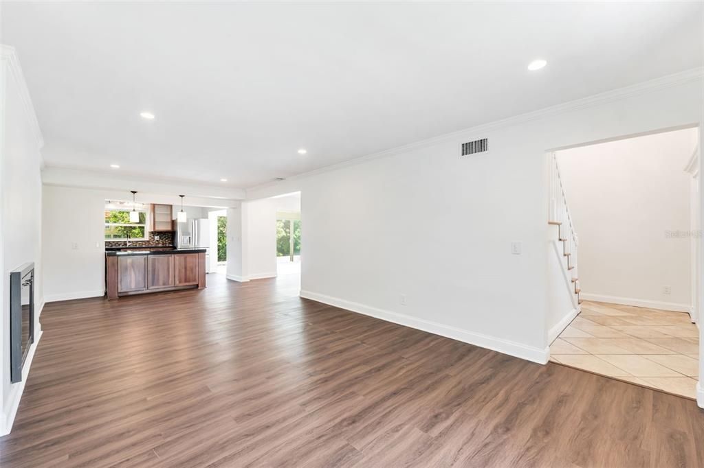 En Venta: $769,000 (5 camas, 3 baños, 2704 Pies cuadrados)