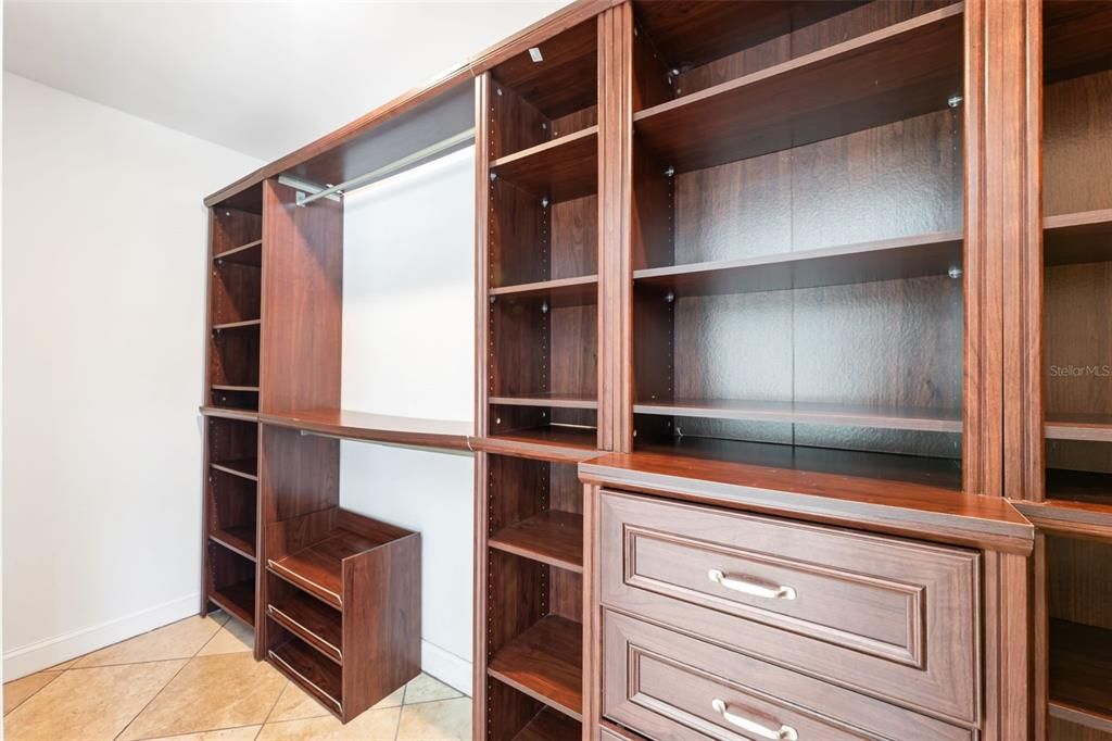 En Venta: $769,000 (5 camas, 3 baños, 2704 Pies cuadrados)