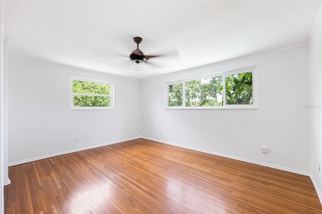 En Venta: $769,000 (5 camas, 3 baños, 2704 Pies cuadrados)