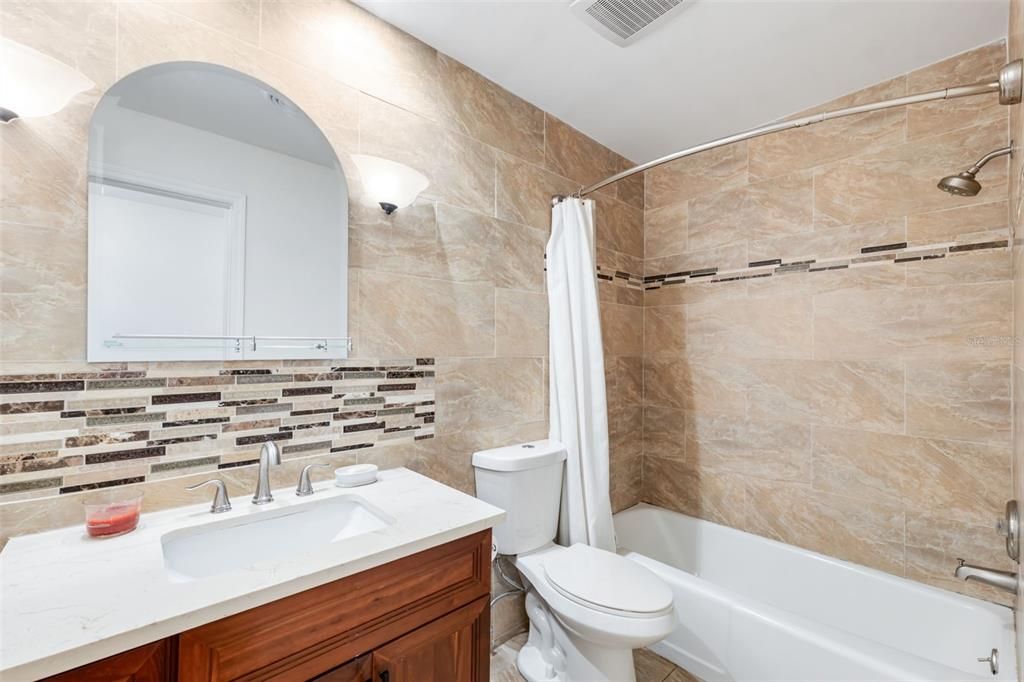 En Venta: $769,000 (5 camas, 3 baños, 2704 Pies cuadrados)