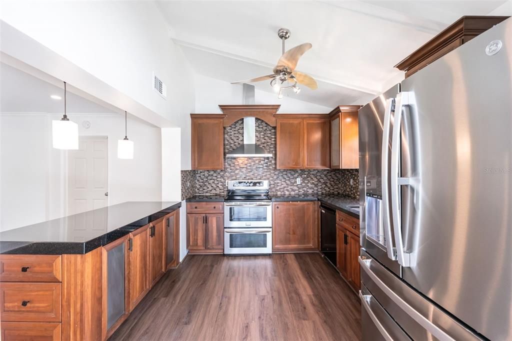 En Venta: $769,000 (5 camas, 3 baños, 2704 Pies cuadrados)