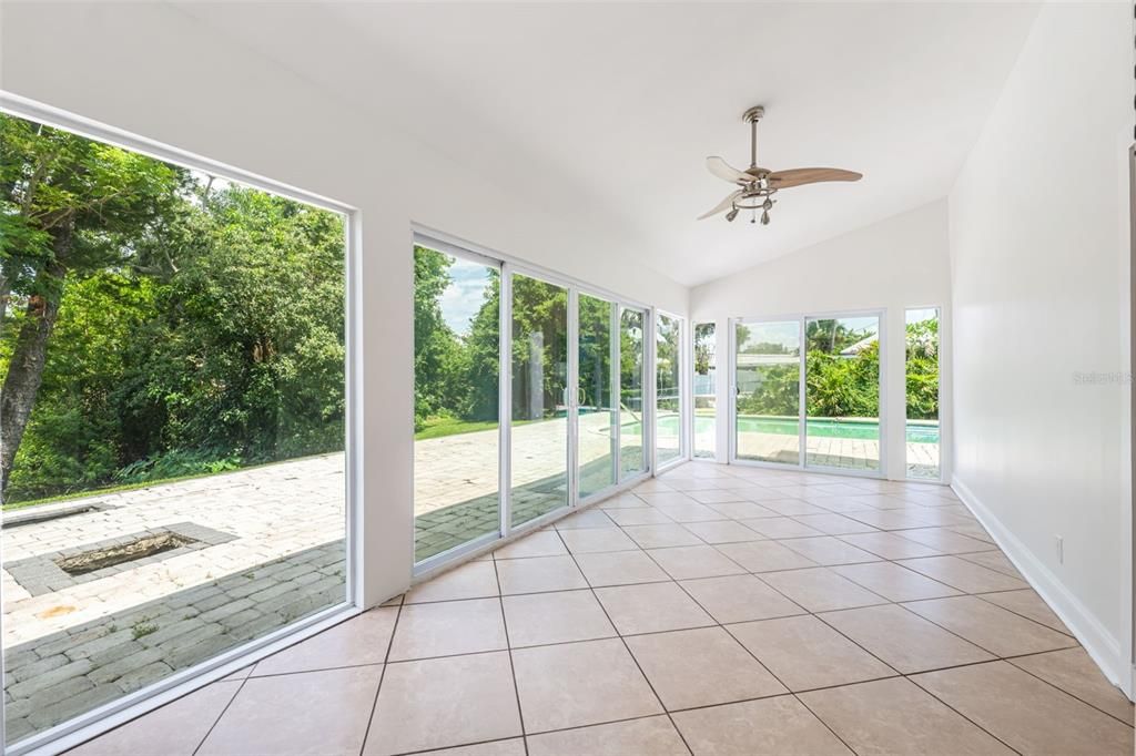 En Venta: $769,000 (5 camas, 3 baños, 2704 Pies cuadrados)