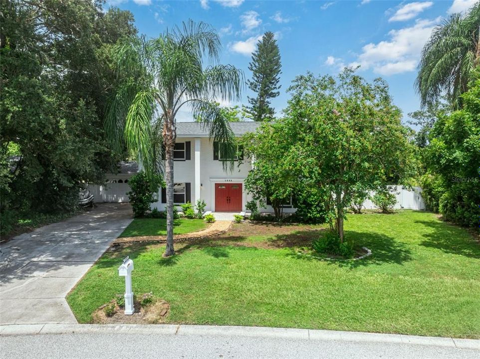 En Venta: $769,000 (5 camas, 3 baños, 2704 Pies cuadrados)