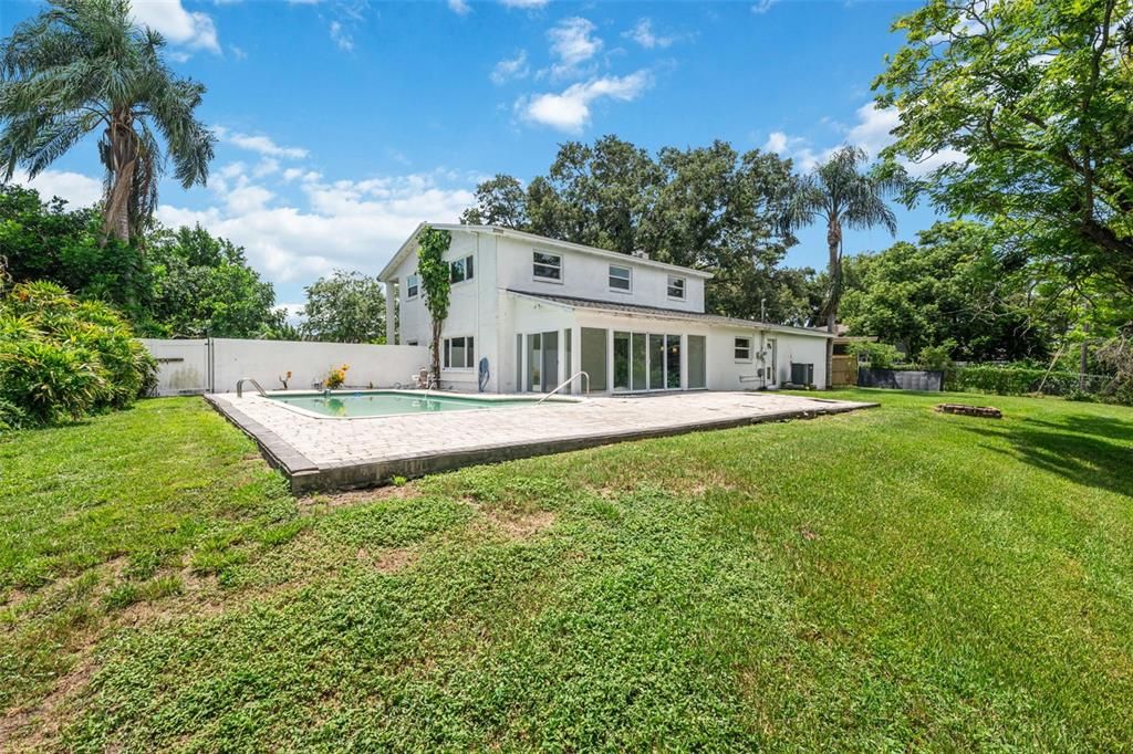 En Venta: $769,000 (5 camas, 3 baños, 2704 Pies cuadrados)