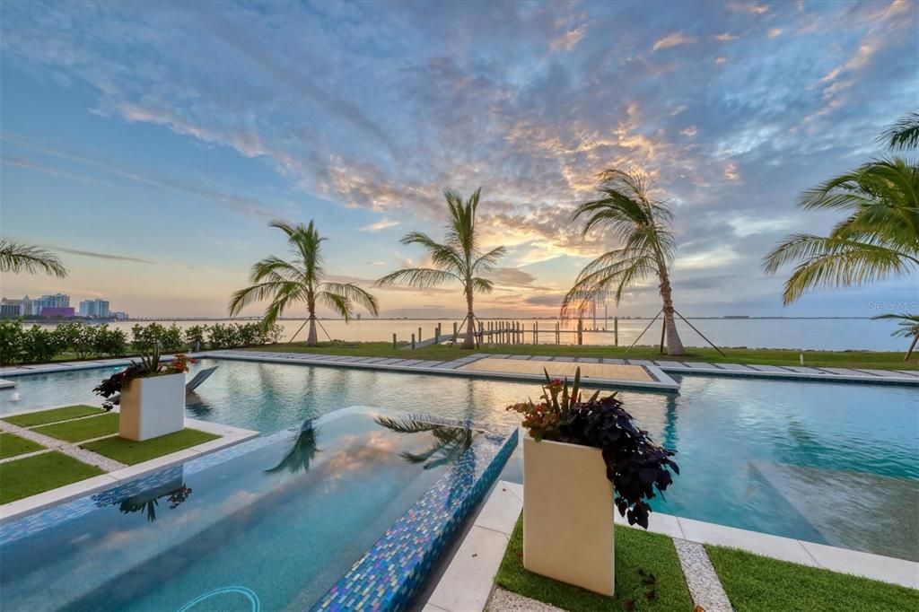 待售: $10,750,000 (6 贝兹, 7 浴室, 7812 平方英尺)