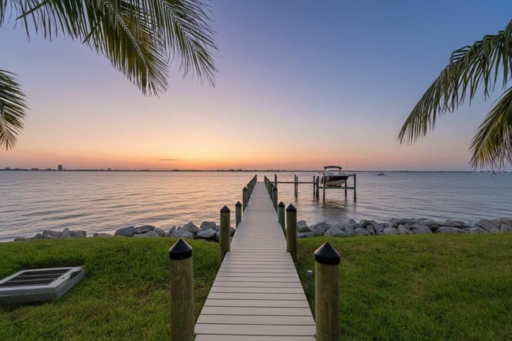 待售: $10,750,000 (6 贝兹, 7 浴室, 7812 平方英尺)