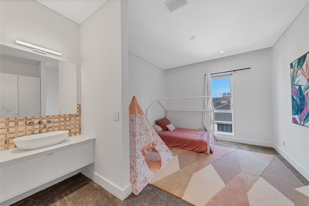 待售: $10,750,000 (6 贝兹, 7 浴室, 7812 平方英尺)