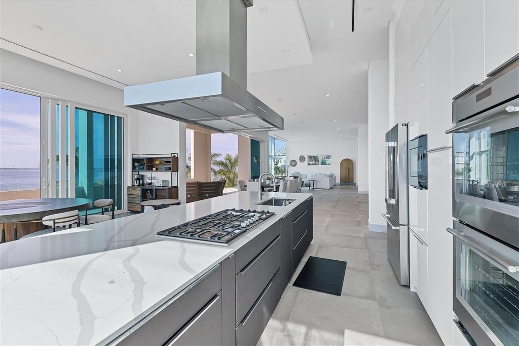 待售: $10,750,000 (6 贝兹, 7 浴室, 7812 平方英尺)