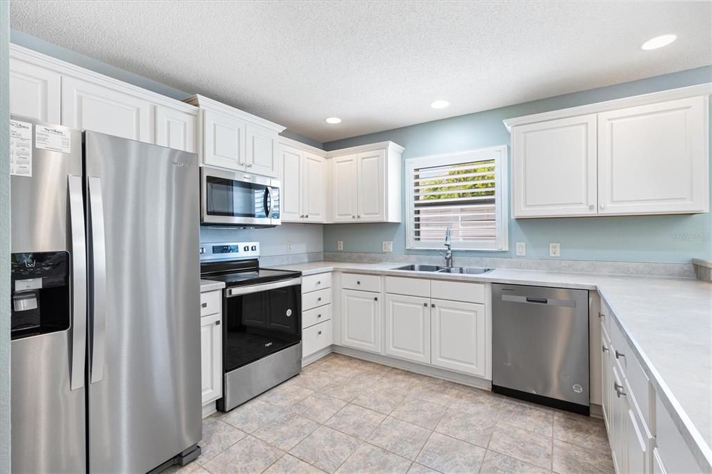 待售: $330,000 (2 贝兹, 2 浴室, 1204 平方英尺)