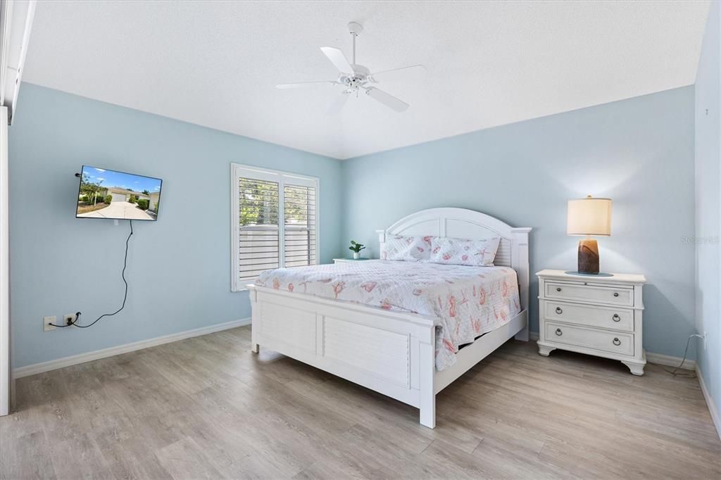 待售: $330,000 (2 贝兹, 2 浴室, 1204 平方英尺)