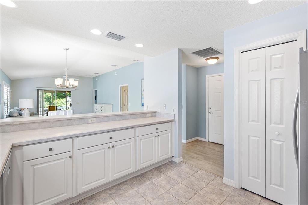 待售: $330,000 (2 贝兹, 2 浴室, 1204 平方英尺)