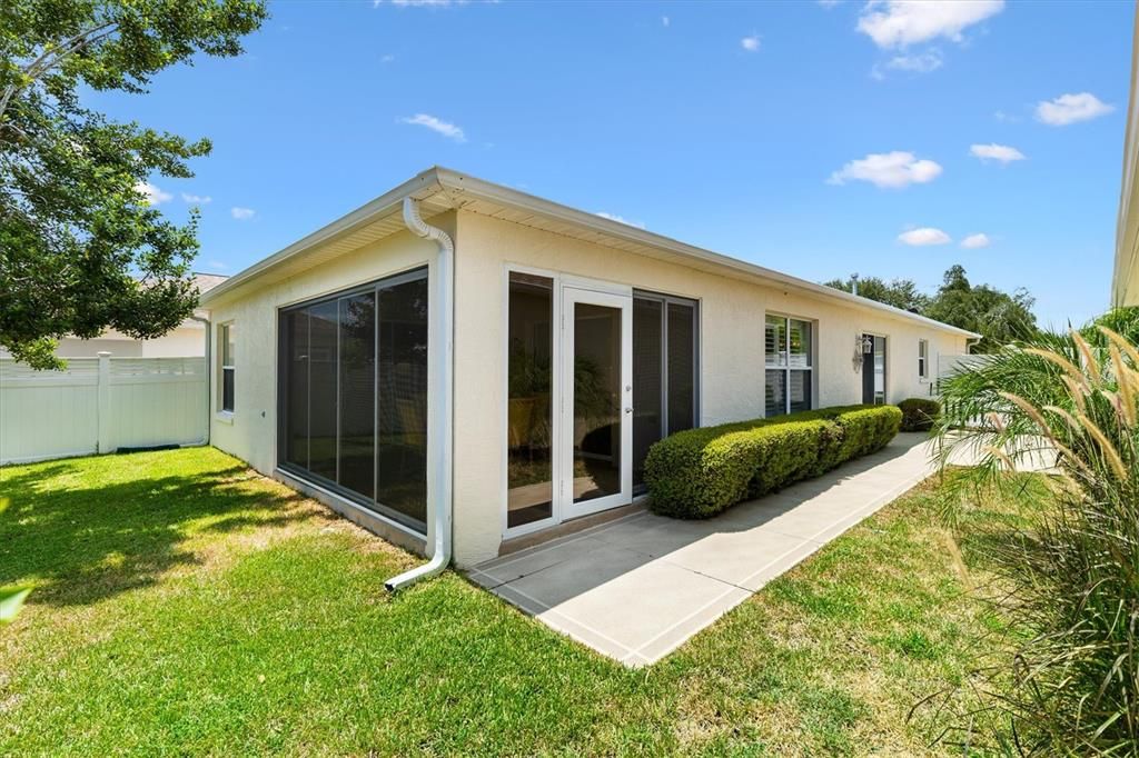 待售: $330,000 (2 贝兹, 2 浴室, 1204 平方英尺)