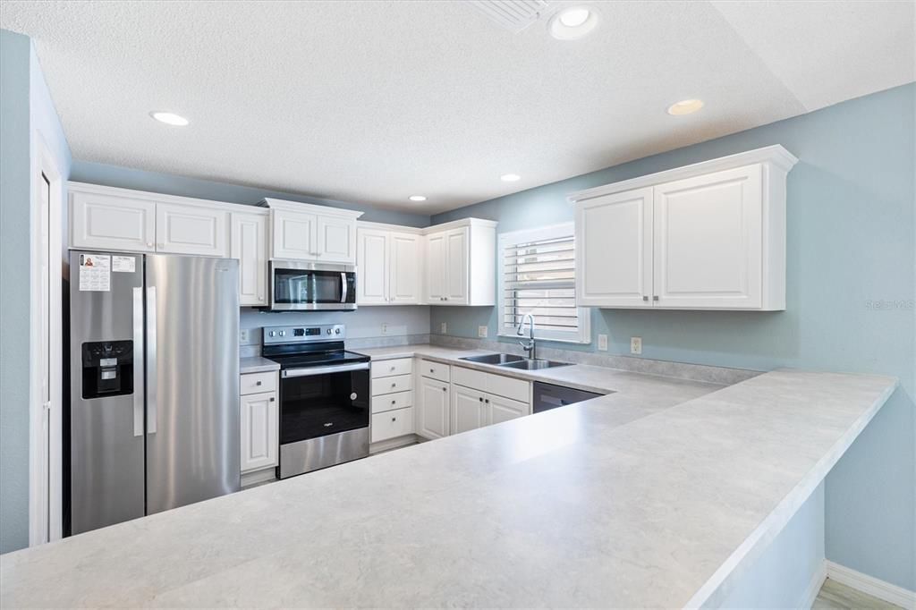 待售: $330,000 (2 贝兹, 2 浴室, 1204 平方英尺)