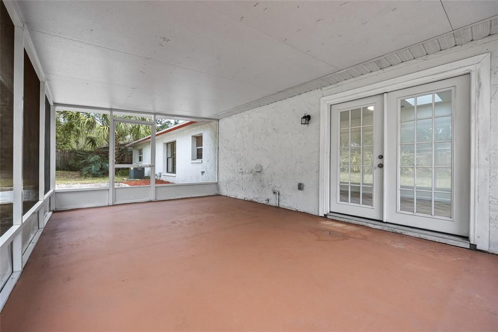 Activo con contrato: $295,000 (4 camas, 2 baños, 1588 Pies cuadrados)