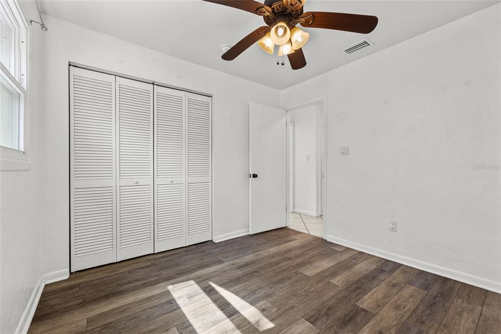 Activo con contrato: $295,000 (4 camas, 2 baños, 1588 Pies cuadrados)