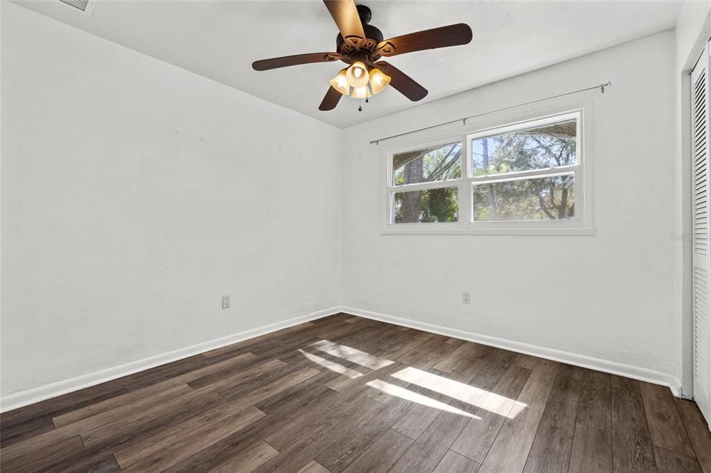 Activo con contrato: $295,000 (4 camas, 2 baños, 1588 Pies cuadrados)