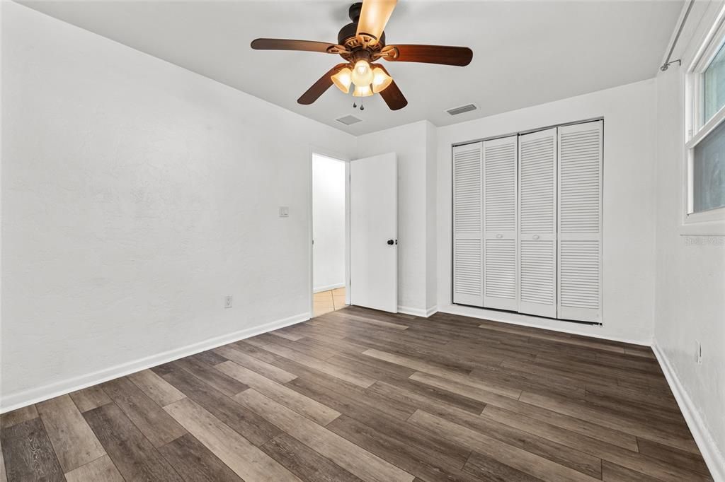 Activo con contrato: $295,000 (4 camas, 2 baños, 1588 Pies cuadrados)