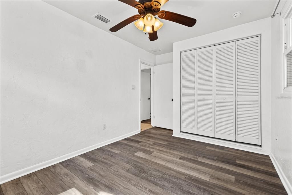 Activo con contrato: $295,000 (4 camas, 2 baños, 1588 Pies cuadrados)