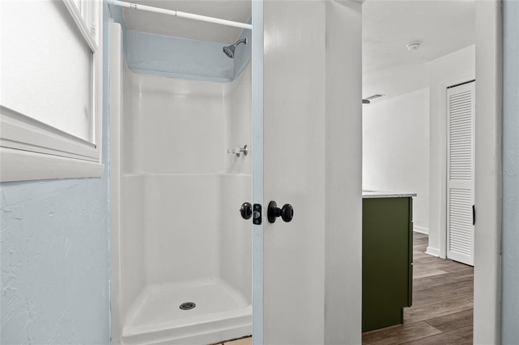 Activo con contrato: $295,000 (4 camas, 2 baños, 1588 Pies cuadrados)