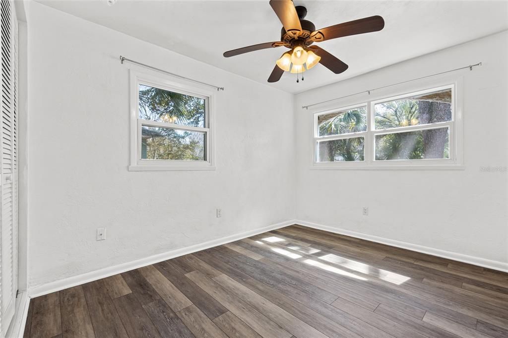 Activo con contrato: $295,000 (4 camas, 2 baños, 1588 Pies cuadrados)