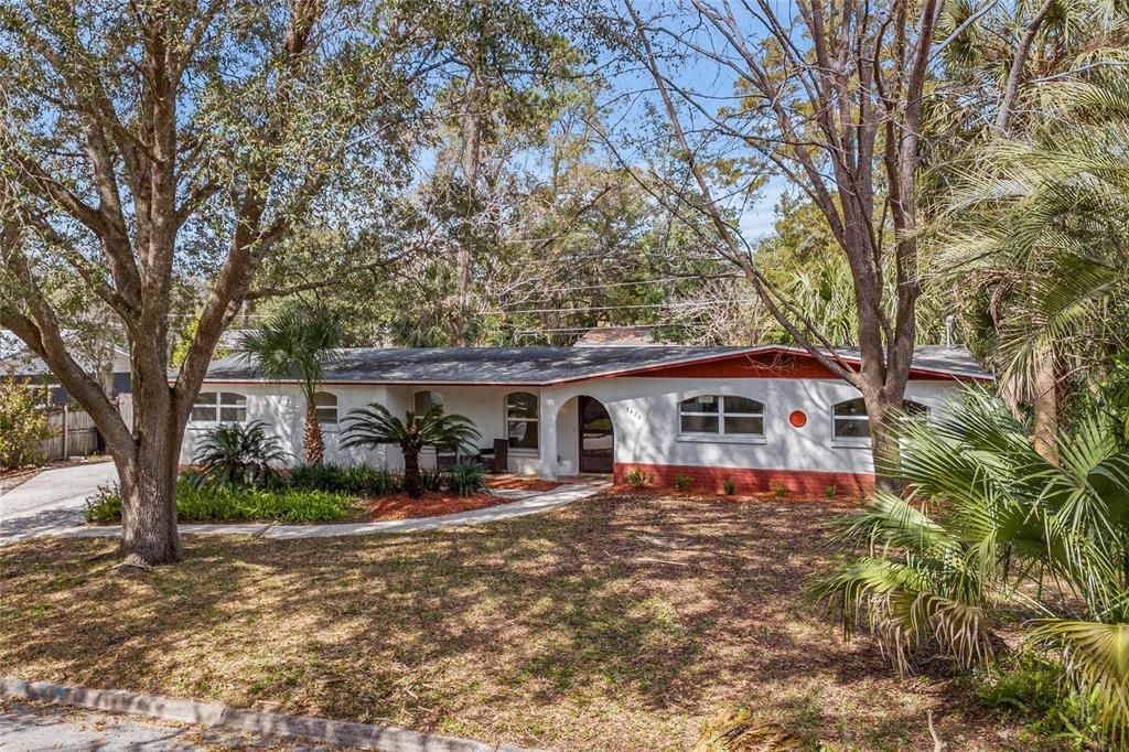 Activo con contrato: $295,000 (4 camas, 2 baños, 1588 Pies cuadrados)