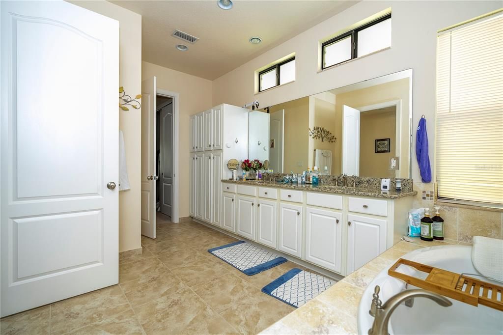 待售: $1,599,000 (4 贝兹, 3 浴室, 4460 平方英尺)