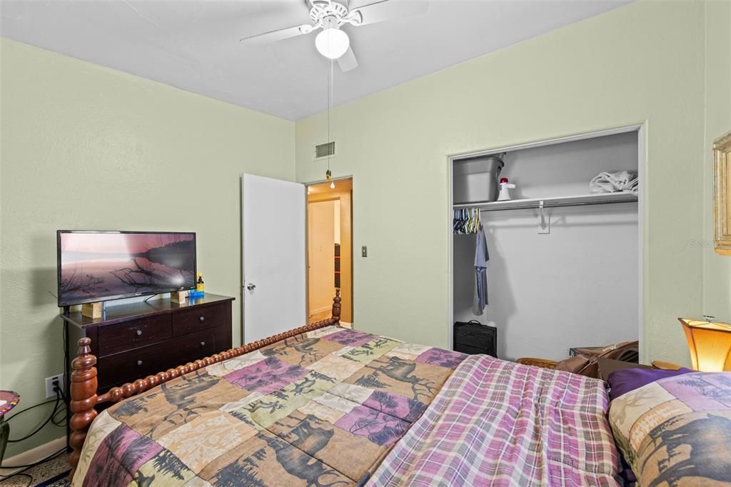 Activo con contrato: $425,000 (5 camas, 4 baños, 1935 Pies cuadrados)