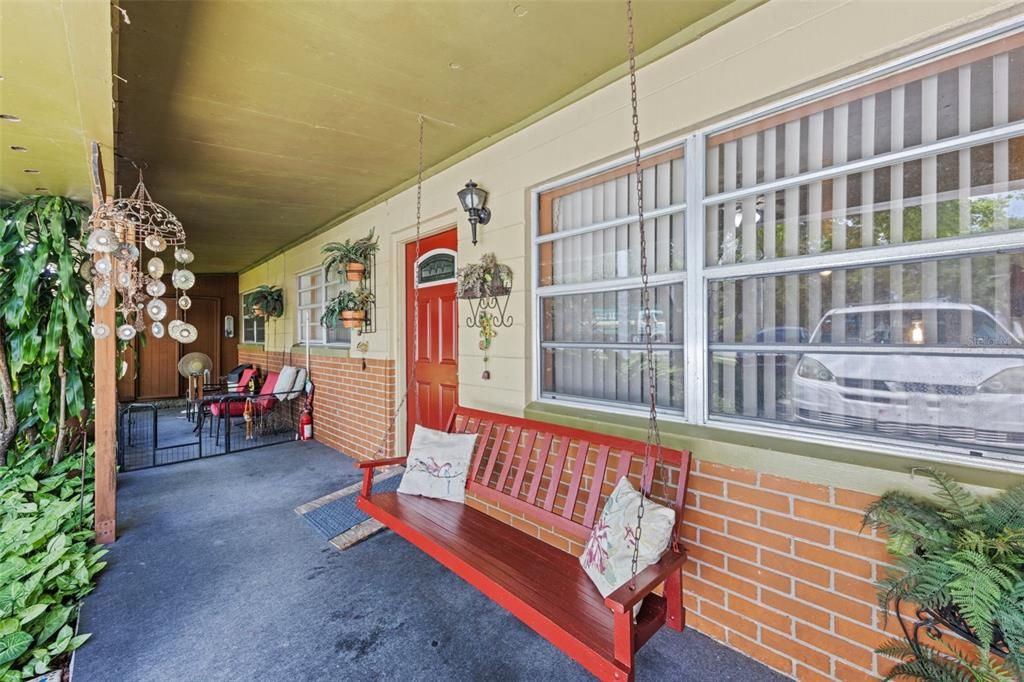 Activo con contrato: $425,000 (5 camas, 4 baños, 1935 Pies cuadrados)