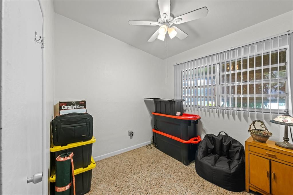 Activo con contrato: $425,000 (5 camas, 4 baños, 1935 Pies cuadrados)