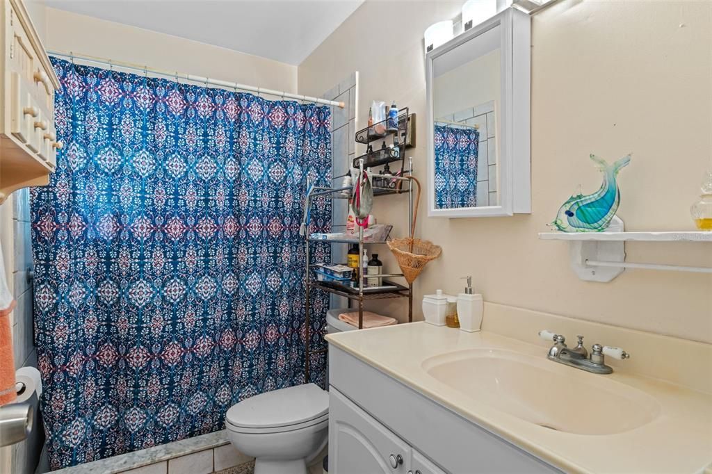 Activo con contrato: $425,000 (5 camas, 4 baños, 1935 Pies cuadrados)