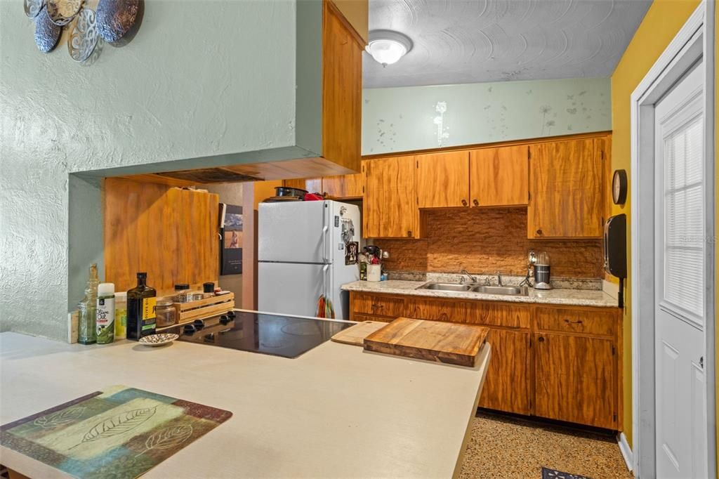 Activo con contrato: $425,000 (5 camas, 4 baños, 1935 Pies cuadrados)