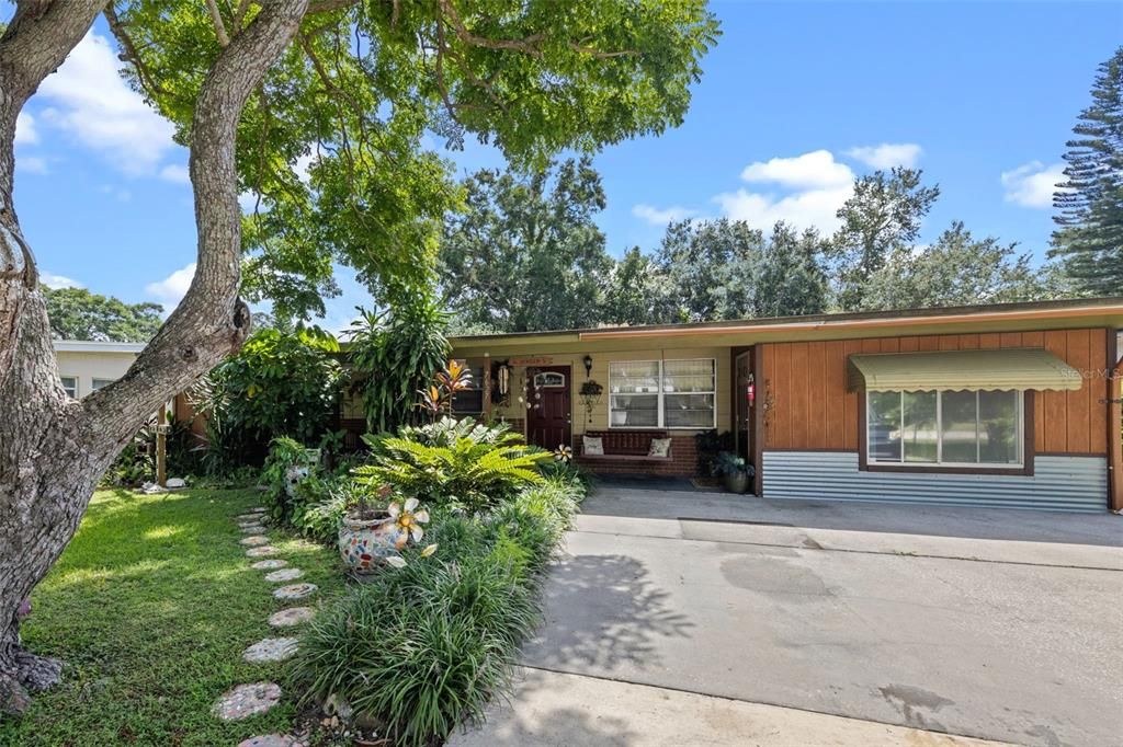 Activo con contrato: $425,000 (5 camas, 4 baños, 1935 Pies cuadrados)