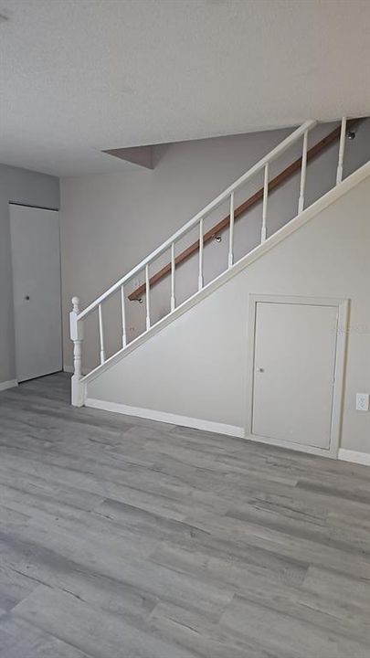 For Rent: $1,400 (2 beds, 1 baths, 968 Square Feet)