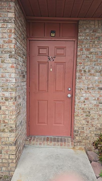 For Rent: $1,400 (2 beds, 1 baths, 968 Square Feet)